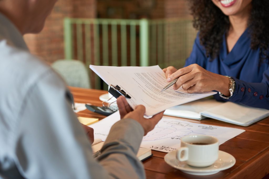 Acordo coletivo de trabalho: entenda o que é e como funciona. A Benê é o melhor cartão multibenefício corporativo, com bandeira Visa e aceitação ampla na vida real.