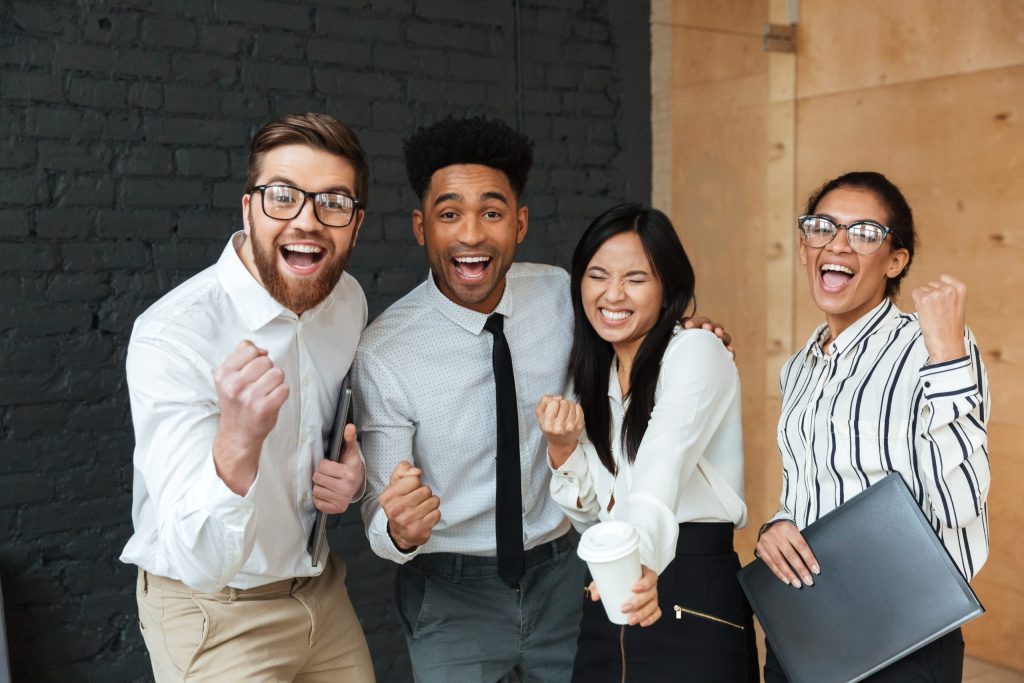 Critérios de premiação para colaboradores [+5 ideias de premiações]. A Benê é o melhor cartão multibenefício corporativo, com bandeira Visa e aceitação ampla na vida real.