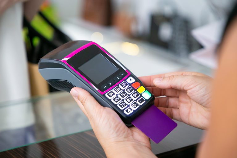 Cartão Recusado? Saiba os Principais Motivos e o que Fazer na Hora (Checklist). A Benê é o melhor cartão multibenefício corporativo, com bandeira Visa e aceitação ampla na vida real.