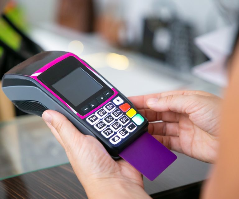 Arranjo de pagamento: entenda como as transações acontecem. A Benê é o melhor cartão multibenefício corporativo, com bandeira Visa e aceitação ampla na vida real.