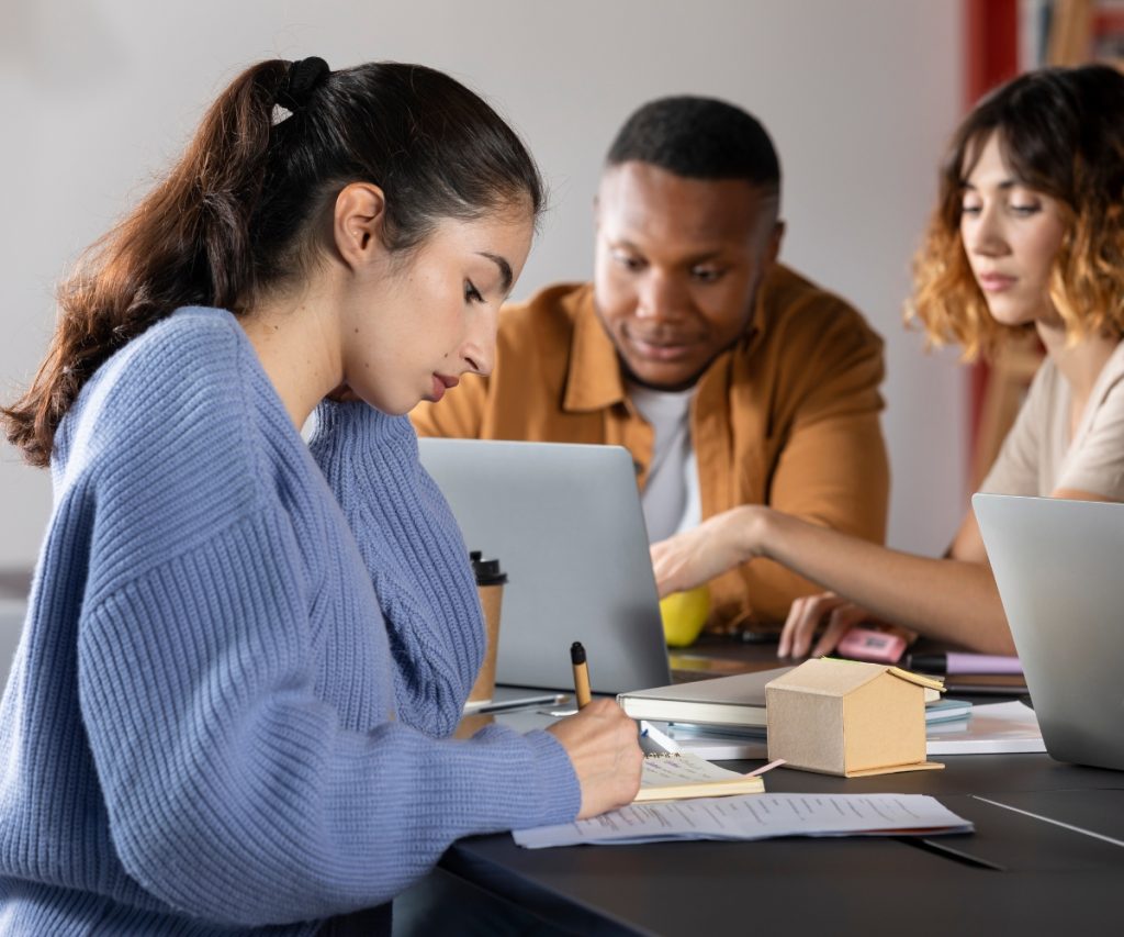 Postura proativa no trabalho: o que é, exemplos e como desenvolver. A Benê é o melhor cartão multibenefício corporativo, com bandeira Visa e aceitação ampla na vida real.