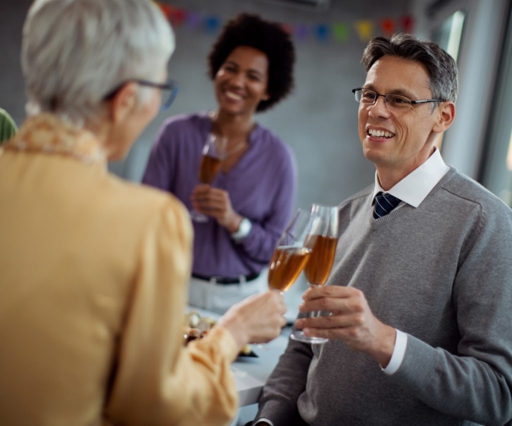 Happy Hour Corporativo: como fortalecer a equipe e a cultura organizacional. A Benê é o melhor cartão multibenefício corporativo, com bandeira Visa e aceitação ampla na vida real.