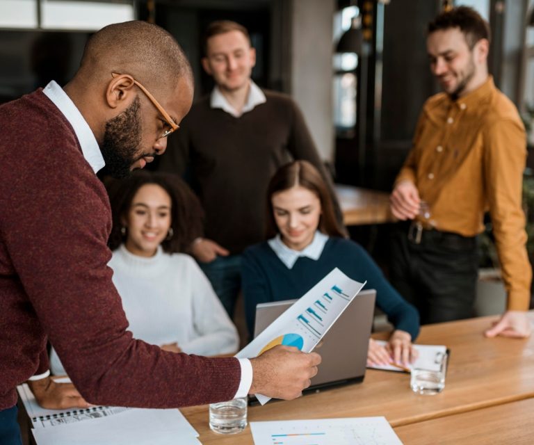 Liderança autocrática: como aplicar esse estilo com equilíbrio. A Benê é o melhor cartão multibenefício corporativo, com bandeira Visa e aceitação ampla na vida real.