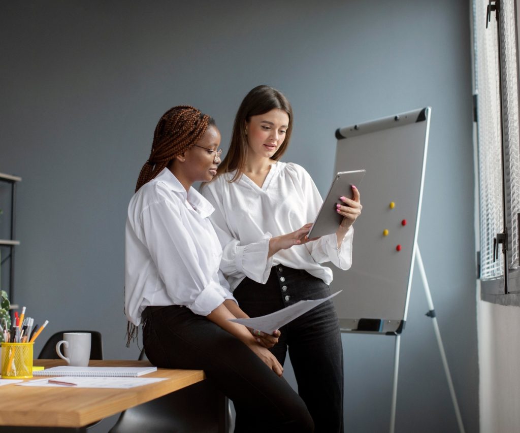 Benê - Cartão Flexível de Benefícios Corporativos Paperless: o que é, como implementar e quais as vantagens para as empresas. A Benê é o melhor cartão multibenefício corporativo, com bandeira Visa e aceitação ampla na vida real.