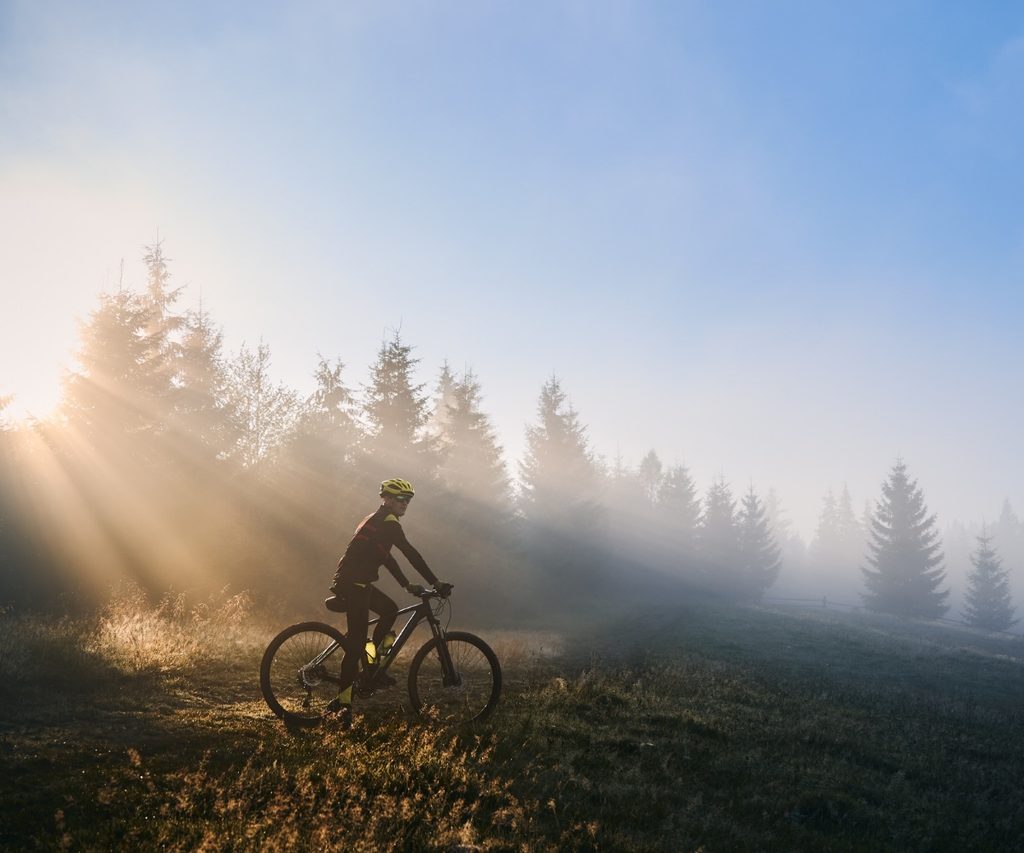 Bikepacking: uma nova forma de viajar de bicicleta. Contrate já um seguro bike da Benê e pedale com mais tranquilidade, contando com atendimento especializado e contratação rápida pelo WhatsApp.