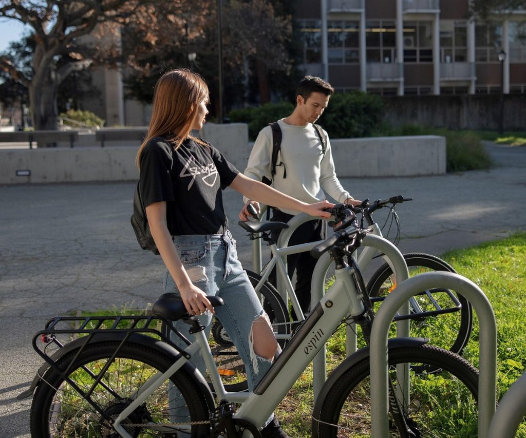 Bicicleta elétrica é boa? Veja vantagens, desvantagens e cuidados. Contrate já um seguro bike da Benê e pedale com mais tranquilidade, contando com atendimento especializado e contratação rápida pelo WhatsApp.