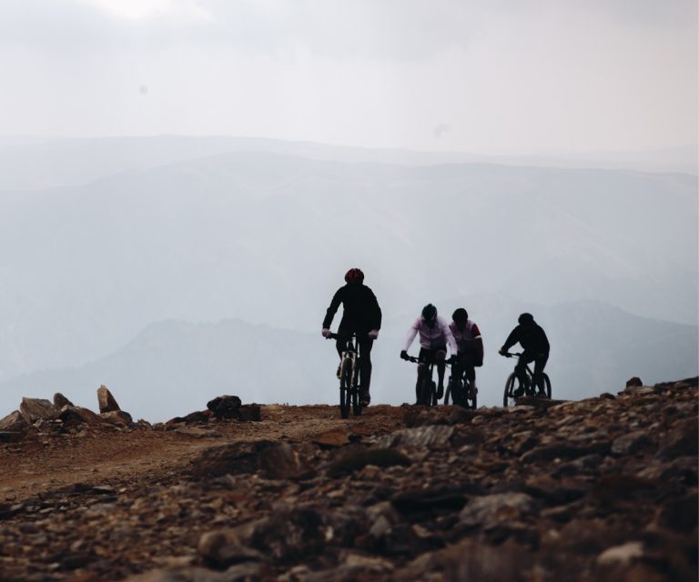 Bikepacking: uma nova forma de viajar de bicicleta. Contrate já um seguro bike da Benê e pedale com mais tranquilidade, contando com atendimento especializado e contratação rápida pelo WhatsApp.