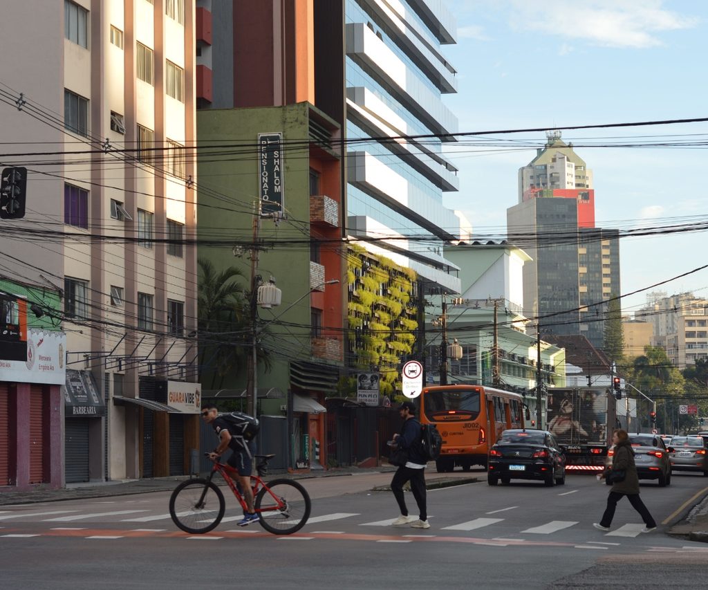 Ciclovia no Brasil cresce e amplia espaço para as bikes nas cidades. Contrate já um seguro bike da Benê e pedale com mais tranquilidade, contando com atendimento especializado e contratação rápida pelo WhatsApp.