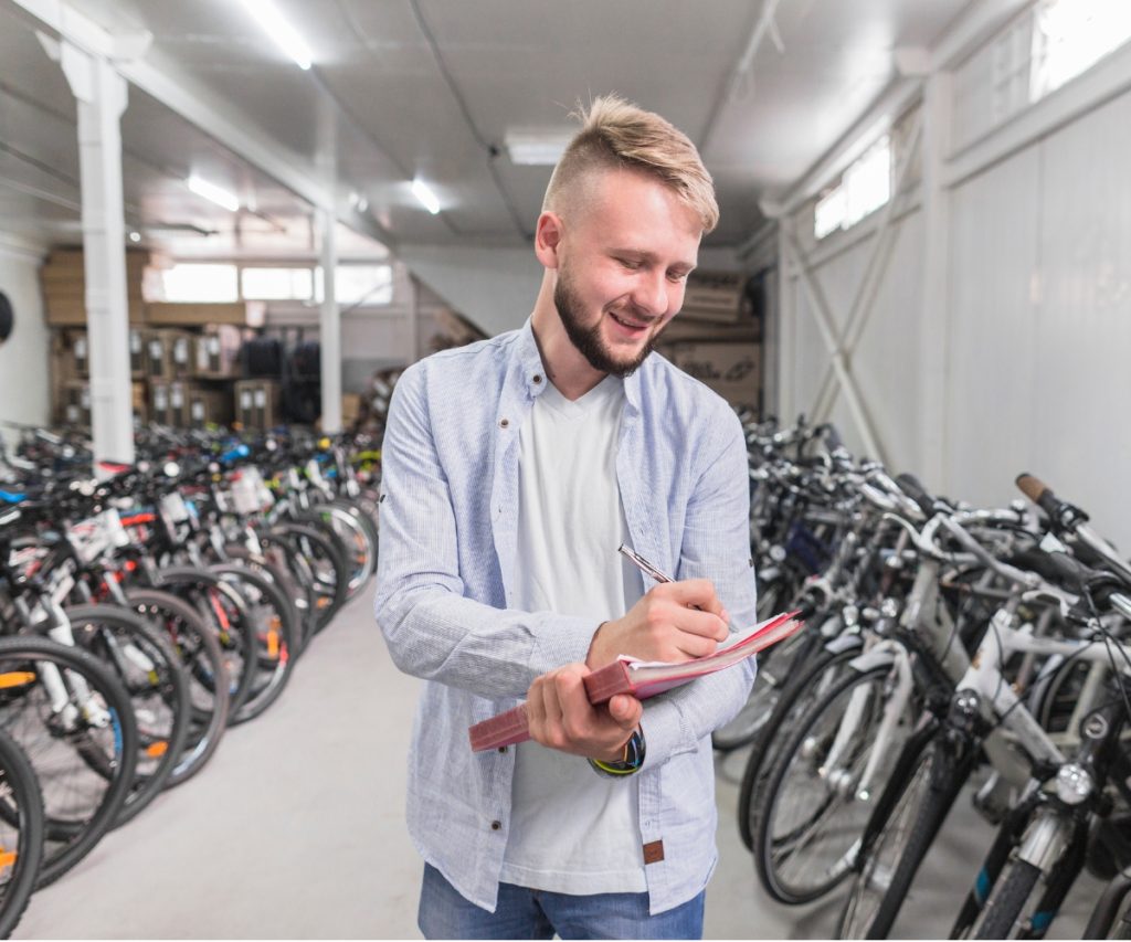 O mercado de bicicleta cresce e transforma a mobilidade no Brasil. Contrate já um seguro bike da Benê e pedale com mais tranquilidade, contando com atendimento especializado e contratação rápida pelo WhatsApp.