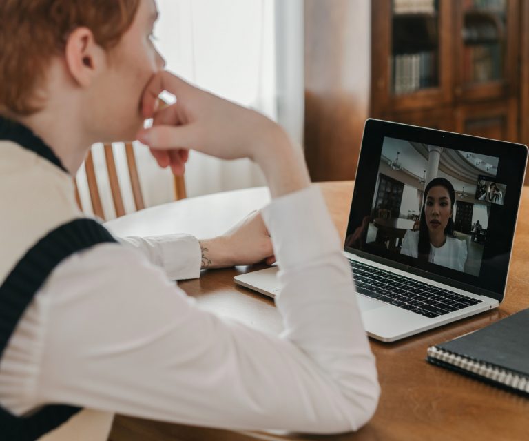 Contratação online: veja como otimizar o processo de admissão. A Benê é o melhor cartão multibenefício corporativo, com bandeira Visa e aceitação ampla na vida real.
