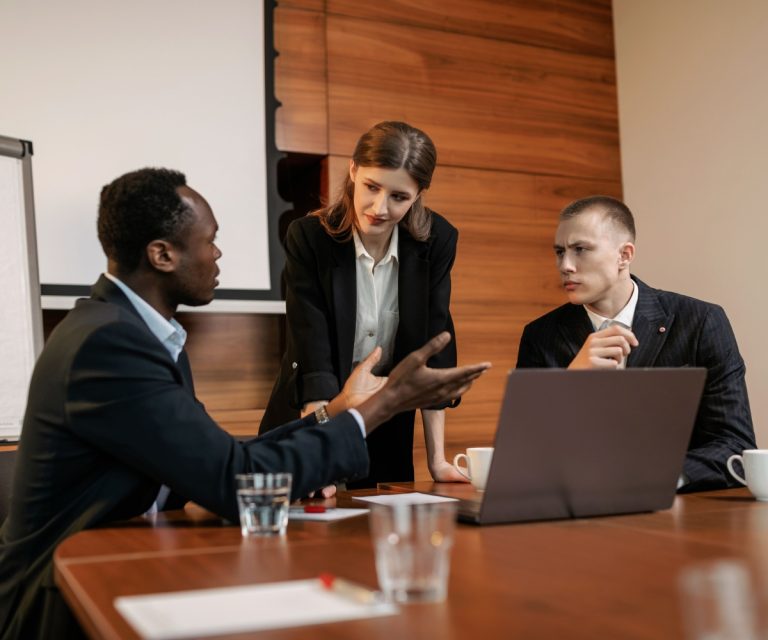 Linguagem corporal: entenda o impacto na sua imagem profissional. A Benê é o melhor cartão multibenefício corporativo, com bandeira Visa e aceitação ampla na vida real.