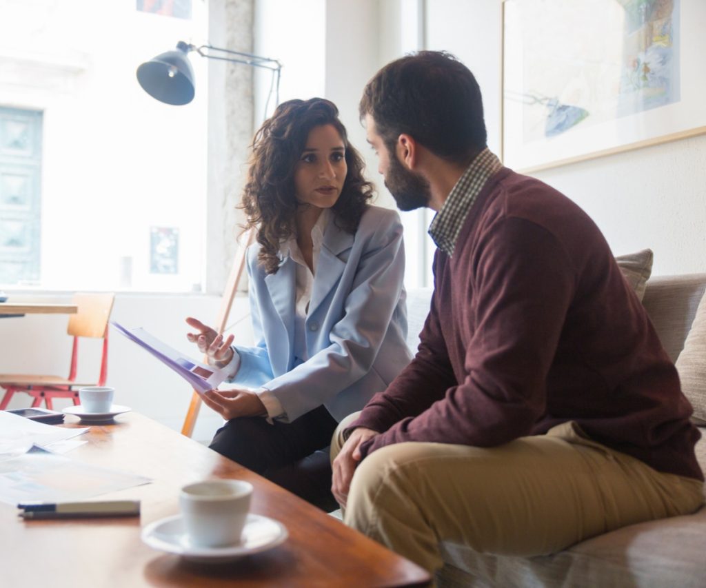 Reunião one-on-one: como fortalecer a comunicação interna. A Benê é o melhor cartão multibenefício corporativo, com bandeira Visa e aceitação ampla na vida real.